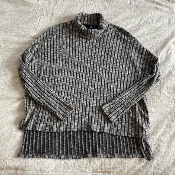 American Eagle Soft Turtleneck Hi Low Sweater Gray Ribbed Fuzzy Small Boxy - Picture 1 of 6